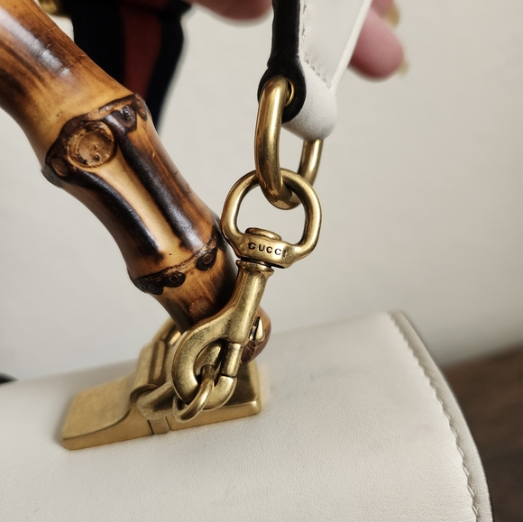 Gucci Medium Dionysus Top Handle Bag - Picture 11 of 16